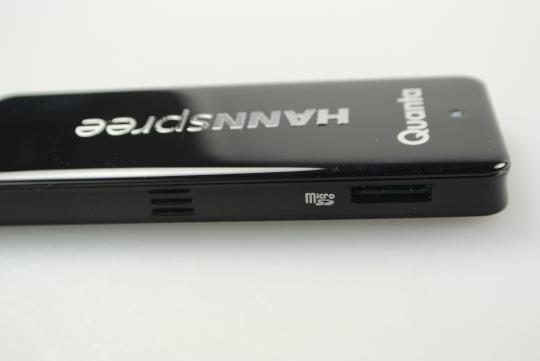 Lftungsschlitze und microSD-Slot