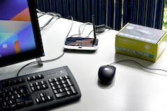 Hannspree Android Box mit Touch-Monitor, Tastatur, Maus und Verpackung