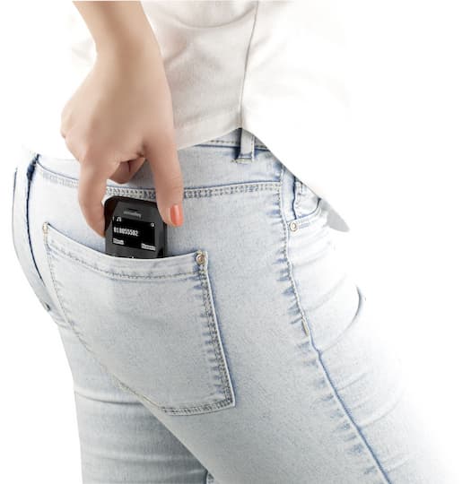 Mini-Handy mit Bluetooth passt in die Hosentasche