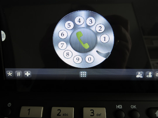 Lustig: Selbst installierte Whlscheiben-App auf dem Telefon-Display