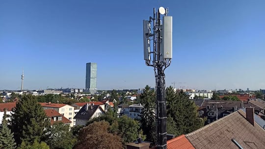 Bestehende 5G-Sendeantennen (hier von o2) knnen sofort auch 5G-RedCap-Signale bertragen.
