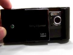 Geffneter Linsenschutz des Sony Ericsson Satio