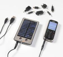 Das Handy-Ladegert A-solar AM-101 ldt ein Handy.