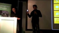 Frank Prengel und Mikko Linnamki bei der Prsentation von Windows Phone Mango in Berlin.