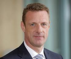 Telekom-Vorstandsprecher Niek van Damme spricht sich fr eine Beteiligung der Hausbesitzer an den Glasfaser-Kosten aus.