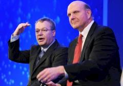 Die Zukunft im Blick: Nokia-Chef Stephen Elop (links) und Microsoft-Chef Steve Ballmer