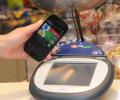 Bezahlen mit dem Handy: Deutsche sehen es kritisch