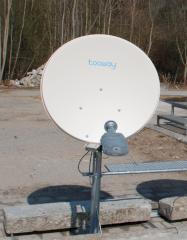 ber Satellitenschsseln wie diese bekommen die Kunden zu Hause ihr Internet-Signal