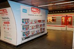 Virtuelle Drogerie in der Prager Metro