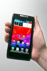 Motorola Razr als einziges Motorola-Handy, das sicher Android 4.0 bekommt.