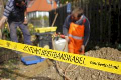 Kabel Deutschland verklagt die Telekom auf gnstigeren Zugang zu den Kabelkanlen.