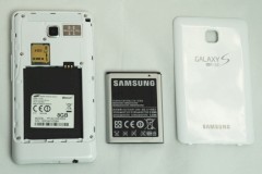 Samsung Galaxy S Wifi 4.2 geffnet mit Akku und Deckel