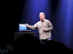 Phil Schiller prsentiert die neue Generation der MacBooks von Apple.