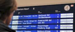 Nicht erst am Bahnhof von der Versptung erfahren: Die Deutsche Bahn weitet ihren E-Mail-Service aus.