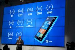 Nokia-Chef Stephen Elop bei der Prsentation des Lumia 900 in Barcelona