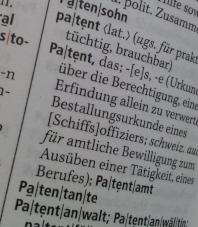 Der Patentkrieg der Smartphone-Hersteller wird auch vor deutschen Gerichten ausgetragen. Warum eigentlich?