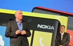Steve Ballmer stellt Windows Phone 8 vor.