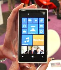 Der Startbildschirm des Nokia Lumia 920.