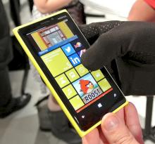 Die Windows-Phone-8-Oberflche des Lumia 920 lsst sich auch mit Handschuhen bedienen.