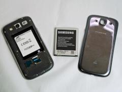 Samsung Galaxy S3 LTE geffnet mit leistungsfhigem Akku