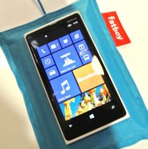 Der Deutschlandstart der neuen Lumia-Phones von Nokia steht bevor. Im Bild ein Lumia 920 auf einem kabellosen Ladekissen.