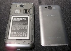 Samsung Ativ S mit geffneter Rckseite