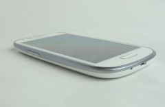 Silberner Rahmen am Samsung Galaxy S3 Mini