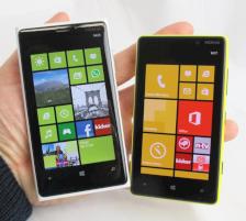 Nokia Lumia 920 (links) und Nokia Lumia 820 (rechts) nebeneinander