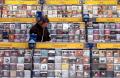 In Deutschland bieten Media Markt und Saturn weiter CDs an