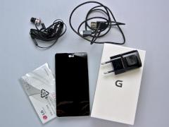 LG Optimus G mit Verpackung, USB-Kabel, Ladegert, Ohrhrern und Kurzanleitung