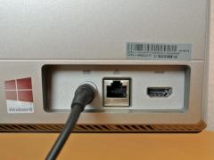 Stromanschluss, LAN-Port und HDMI-Ausgang an der PC-Station