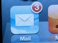 Apples E-Mail-Dienst iCloud verschickt E-Mails unverschlsselt im Internet.