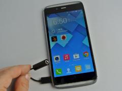 Alcatel One Touch Idol Alpha im Handy-Test: Das Smart­phone aus der Dose