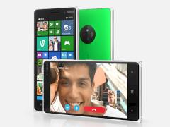 Der Akku des Lumia 830 lsst sich kabellos aufladen