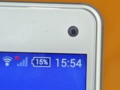 Die Display-Pixel beim Sony Xperia Z3 Compact sind erkennbar, wenn man genau hinschaut