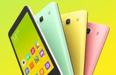 Das Redmi 2 von Xiaomi kommt in verschiedenen Pastellfarben.