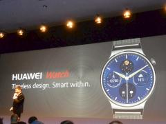Die Huawei Watch im runden Design.