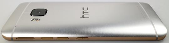Das HTC One (M9) von der Seite.