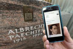 Wer ruht hier?: QR-Codes auf Grabsteinen geben Auskunft