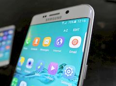 Samsung Galaxy S6 Edge+: Dezenter Reiter ffnet Seitendarstellung mit Apps und Kontakten