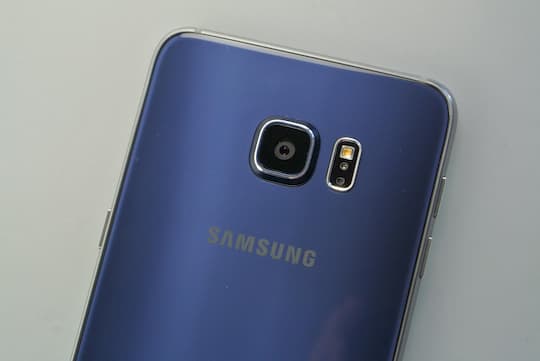 Samsung Galaxy S6 Edge+: Glasrckseite mit Kamera und LED-Blitz