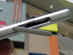 Schutzklappe beim Sony Xperia Z5