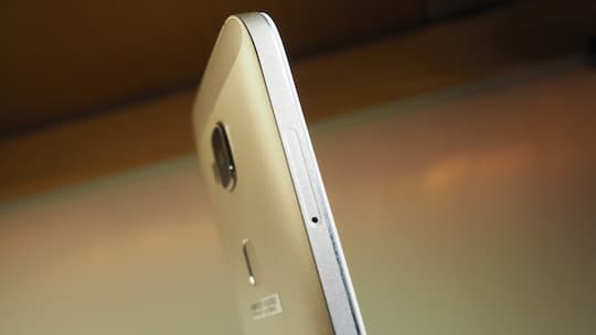 Einschub fr die Nano-SIM bei der Single-SIM-Version des Huawei G8