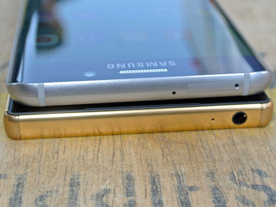 Sony Xperia Z5 Premium und Samsung Galaxy S6 Edge+ die Anschlsse im Vergleich
