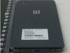 Foto zeigt Rckseite des OnePlus One E1005