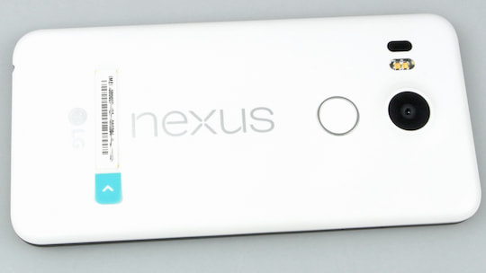 Die Rckseite des Google Nexus 5X mit Logo
