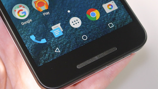 Die virtuellen Tasten und der Lautsprecher des Google Nexus 5X