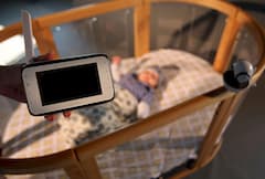 Babyberwachung mit Kameras, Apps und Babyfonen
