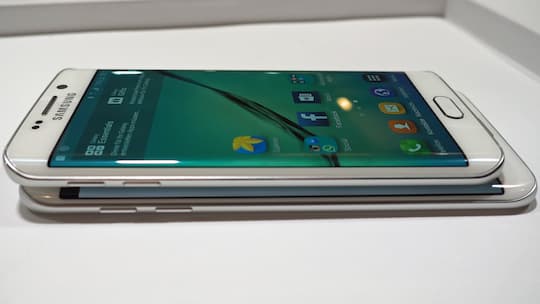 Galaxy S7 Edge (unten) und Galaxy S6 Edge im Vergleich