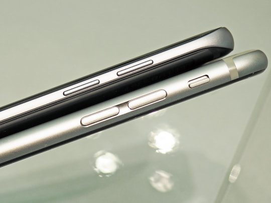 Anschlsse des Samsung Galaxy S7 Edge und Apple iPhone 6S Plus im Vergleich